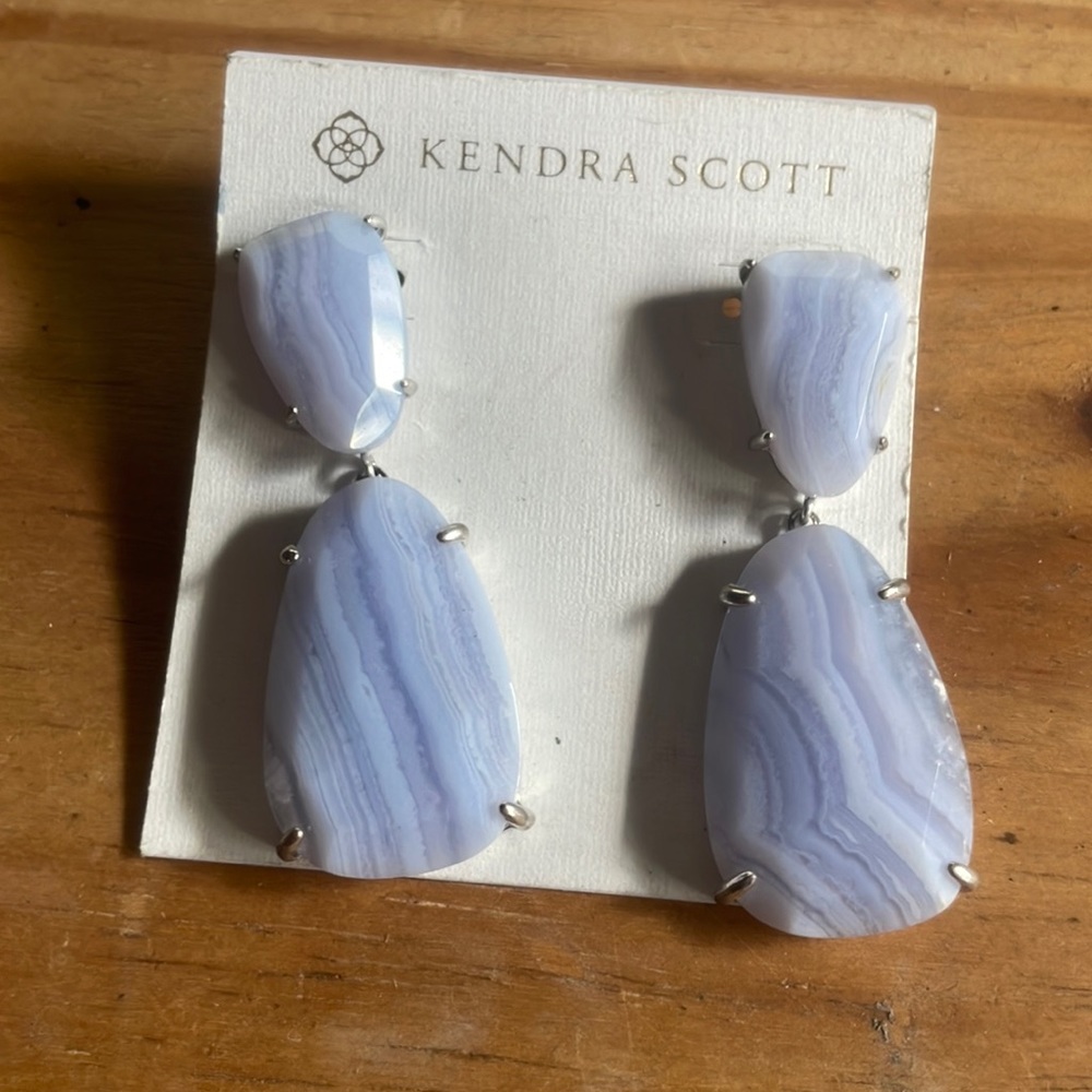 Katie earrings blue lace agate